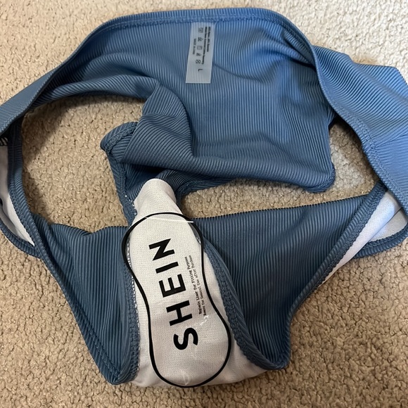 Bikini Set - Picture 2 of 4